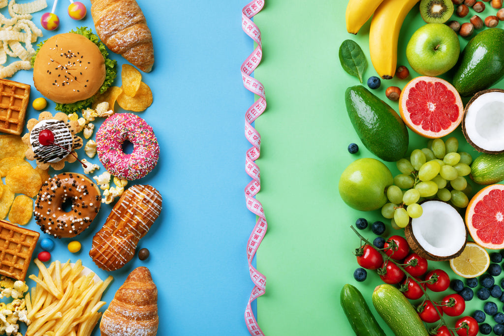 تصویر انواع خوراکی های سالم و ناسام که نشان می دهد بینج واچینگ بر عادات تغذیه ای ما نیز تاثیر دارد!