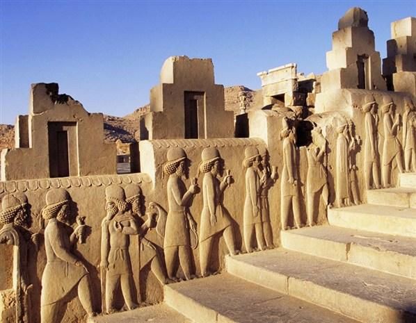 Achaemenid Empire
نوستالژی تاریخی در نقد و بررسی فیلم لا لا لند